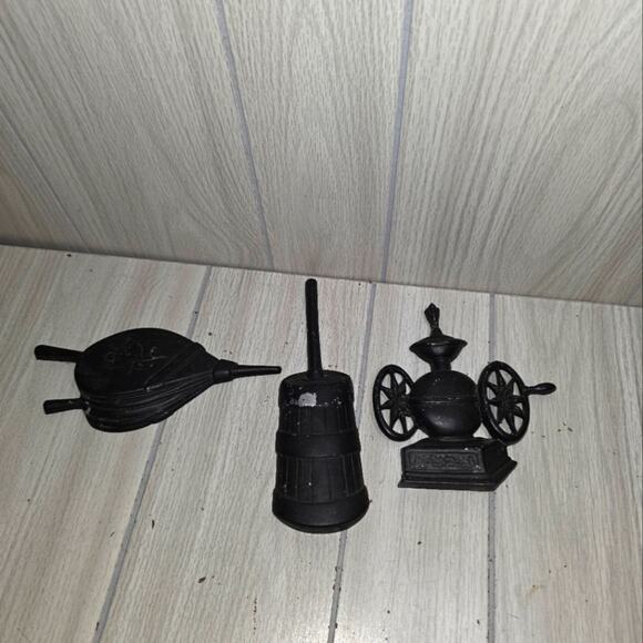 Vintage Set Of 3 Sexton Black Cast Iron Miniature Wall Decor Rustic Butter Churn - Picture 1 of 7